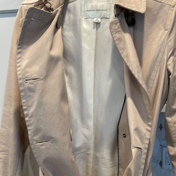 Banana republic rain coat - Picture 7 of 8